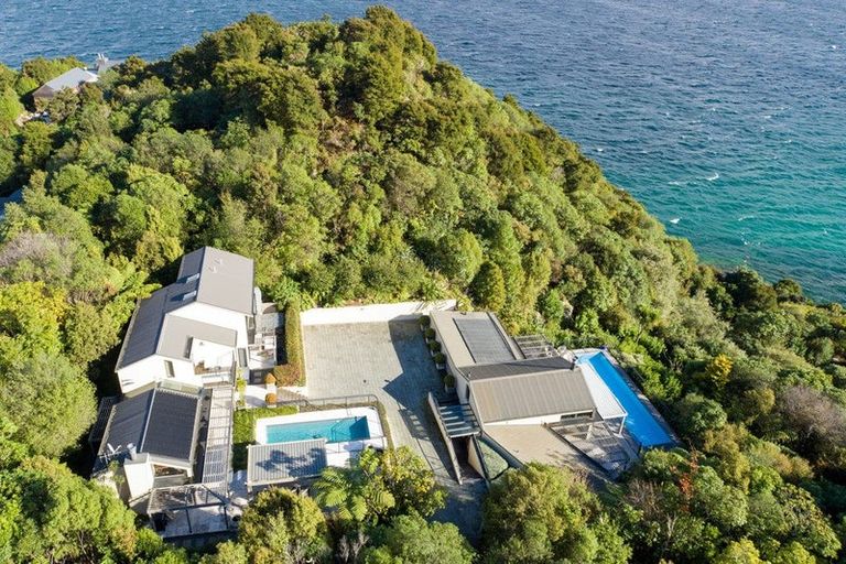 Photo of property in 24 Whakamoenga Point, Acacia Bay, Taupo, 3385