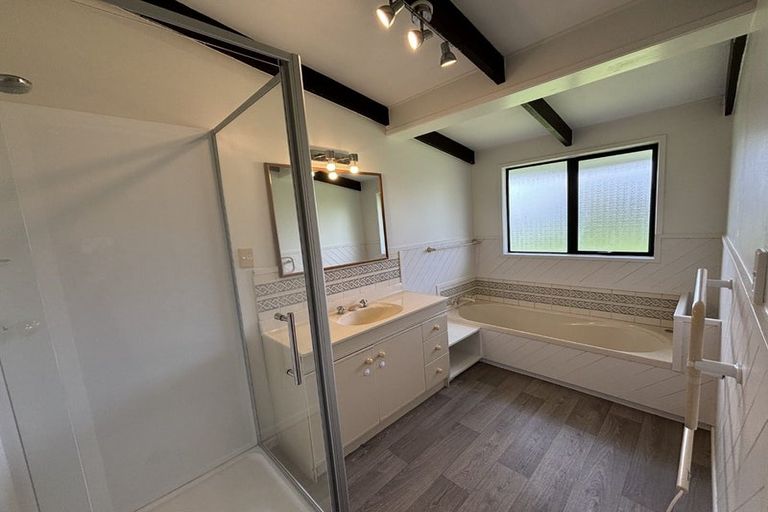 Photo of property in 2 Channel View Road, Clarks Beach, Pukekohe, 2679