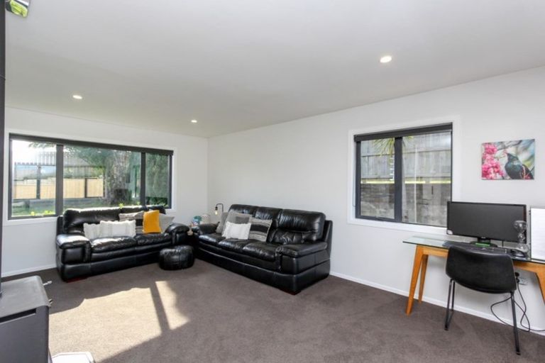 Photo of property in 1 Ranfurly Street, Frankleigh Park, New Plymouth, 4310