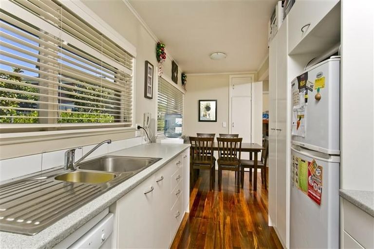 Photo of property in 1/13 Liston Street, Northcote, Auckland, 0627