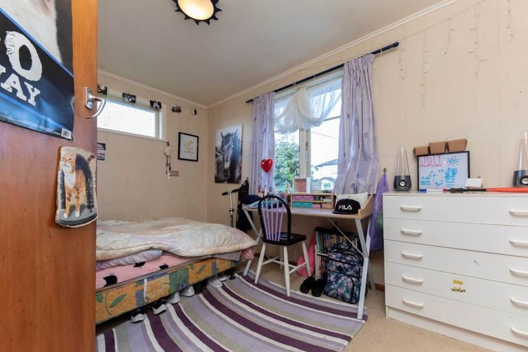 Photo of property in 5 Sherwood Avenue, Te Atatu South, Auckland, 0610