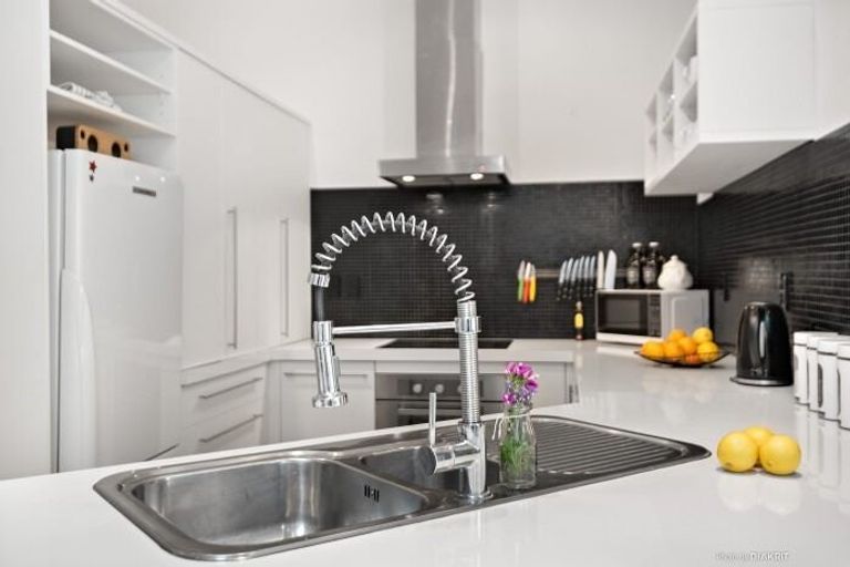 Photo of property in The Villas, 3/33 Hobson Street, Thorndon, Wellington, 6011