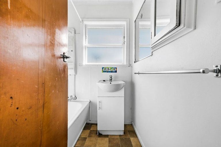 Photo of property in 6 Bates Street, Papakura, 2110