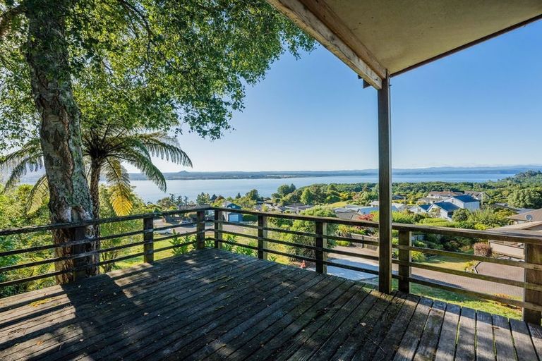 Photo of property in 102 Wakeman Road, Acacia Bay, Taupo, 3330