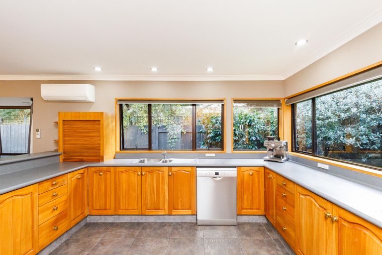 Photo of property in 4 Dresdan Court, Hokowhitu, Palmerston North, 4410