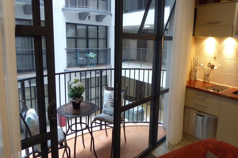 Photo of property in Atrium Apartments, 2l/154 The Terrace, Wellington Central, Wellington, 6011