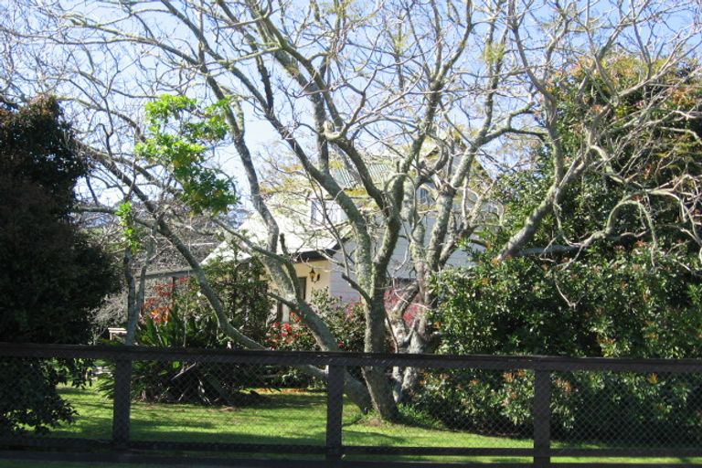 Photo of property in 28 Hardy Place, Cooks Beach, Whitianga, 3591