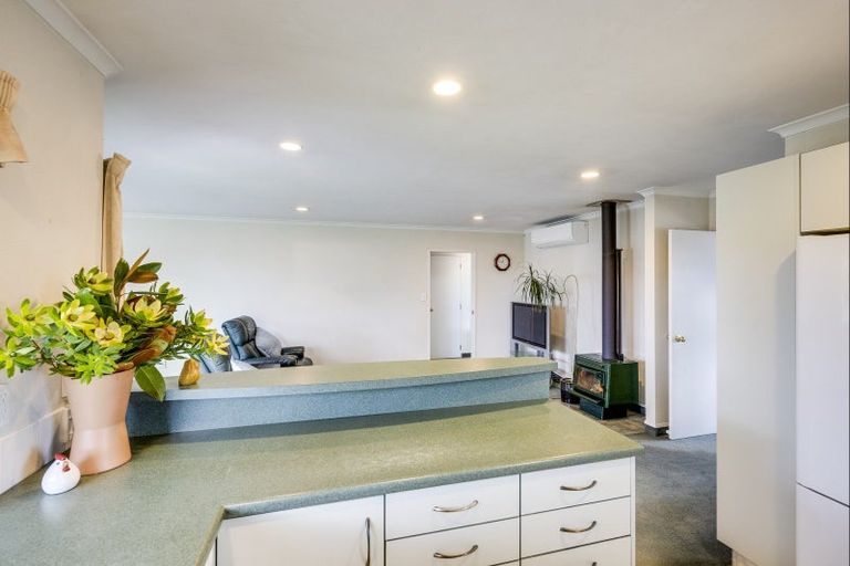 Photo of property in 19 Addington Place, Taradale, Napier, 4112