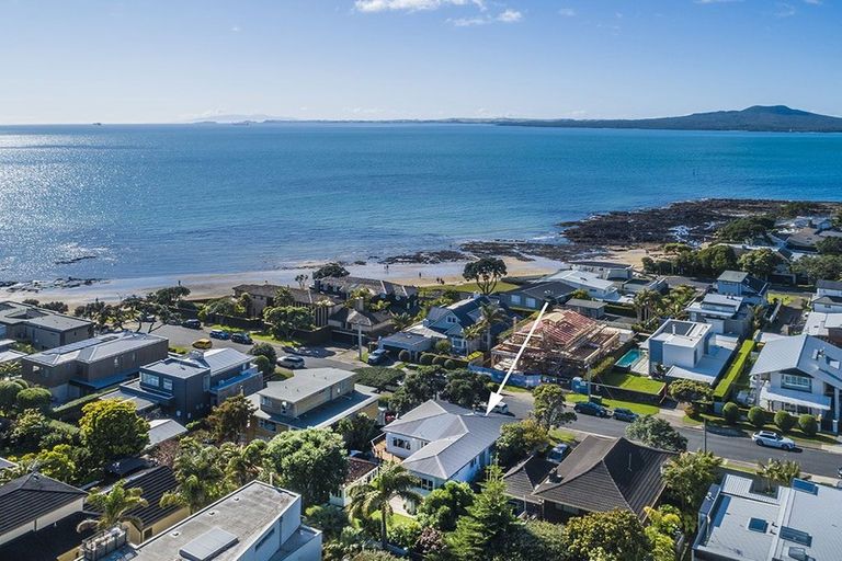 Photo of property in 24 Muritai Road, Milford, Auckland, 0620