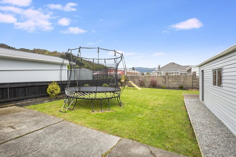 Photo of property in 5 Dunn Street, Wainuiomata, Lower Hutt, 5014