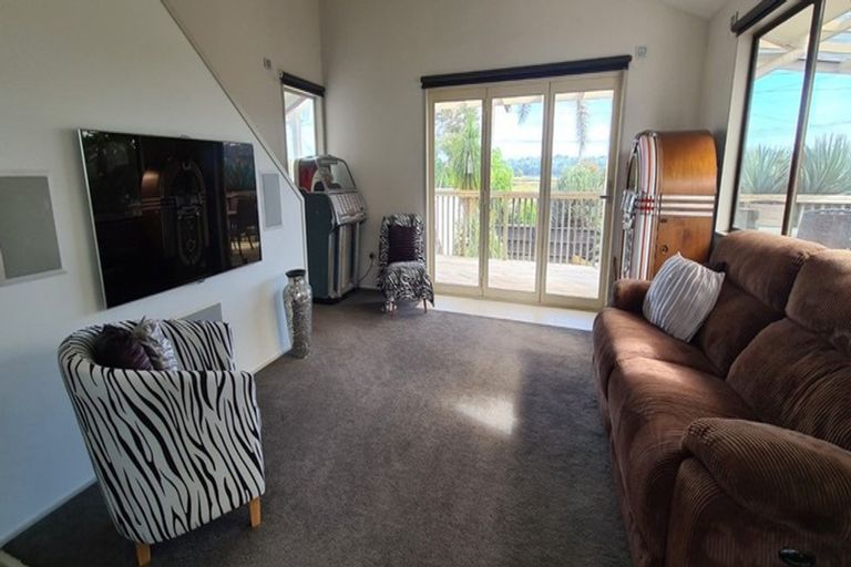 Photo of property in 3 The Terrace, Herald Island, Auckland, 0618