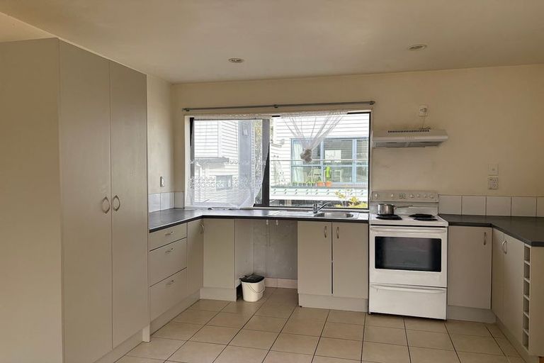 Photo of property in 9 Woodall Place, Totara Vale, Auckland, 0627