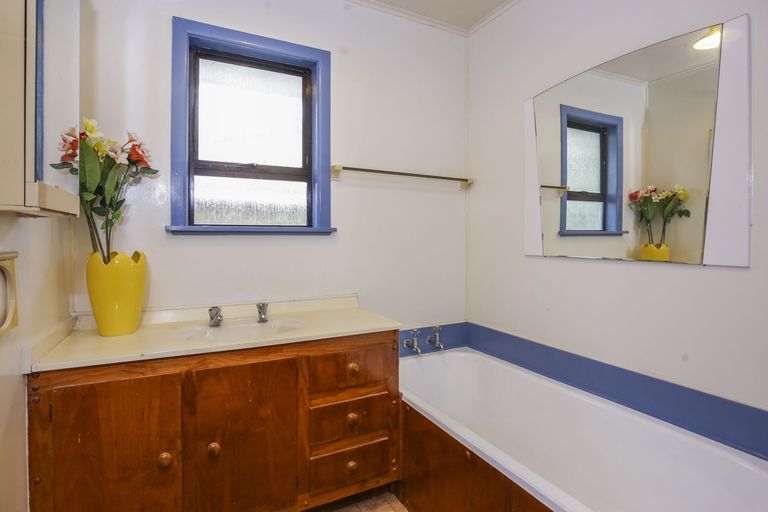 Photo of property in 65 Hepburn Road, Glendene, Auckland, 0602