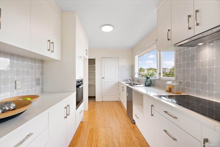 Photo of property in 58 Knightsbridge Drive, Forrest Hill, Auckland, 0620