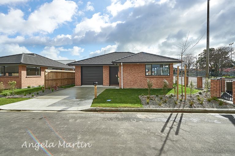 Photo of property in 2 Arena Court, Palmerston North, 4410