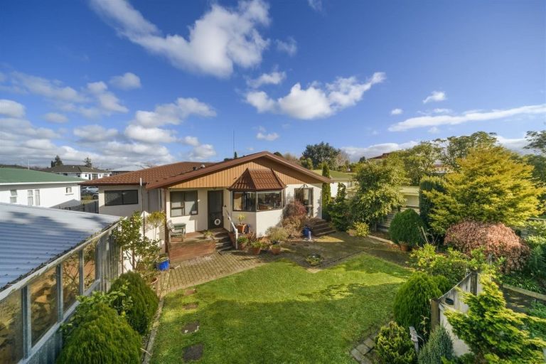Photo of property in 16 Ashford Avenue, Hokowhitu, Palmerston North, 4410