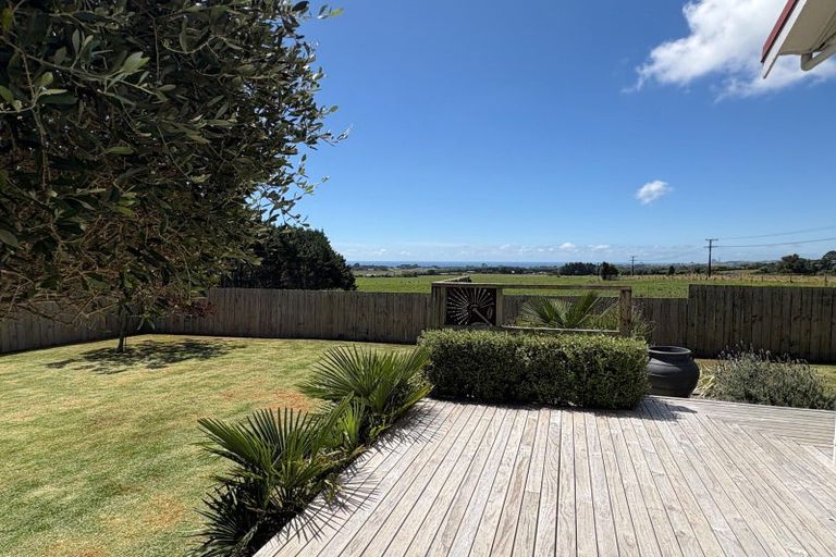 Photo of property in 1606 South Road, Tataraimaka, New Plymouth, 4374