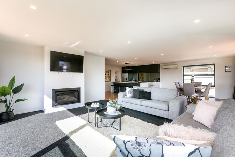 Photo of property in 1 Megaw Close, Whalers Gate, New Plymouth, 4310