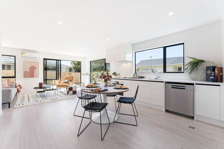 Photo of property in 18a Larissa Avenue, Henderson, Auckland, 0610