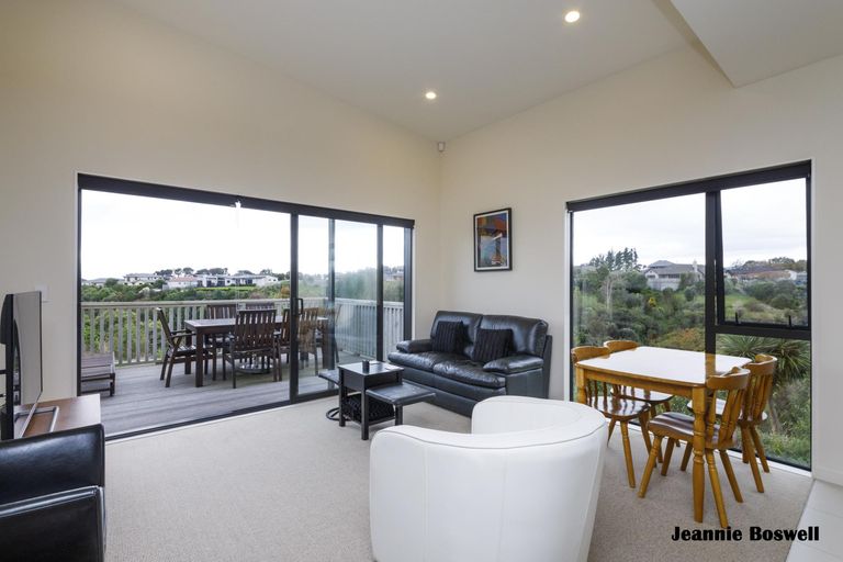 Photo of property in 26 Silkwood Place, Fitzherbert, Palmerston North, 4410