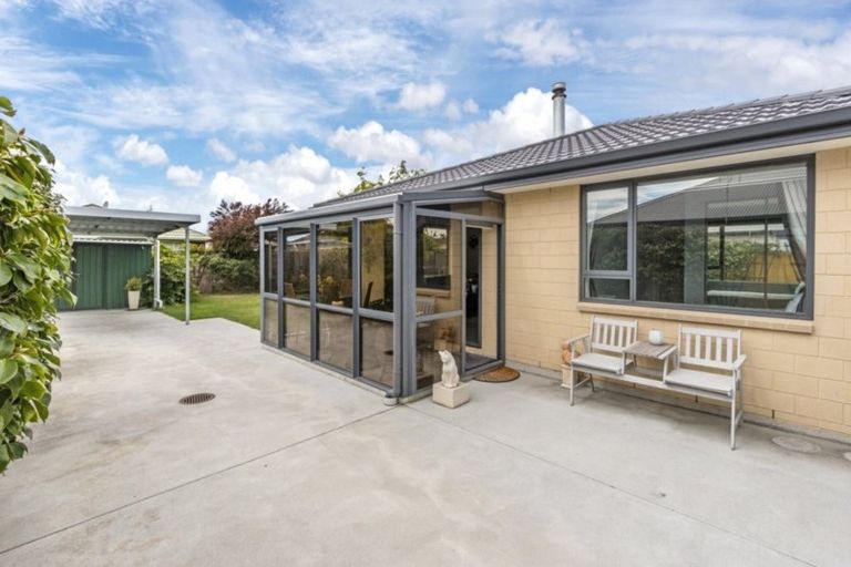 Photo of property in 2/14 Lamorna Road, Parklands, Christchurch, 8083