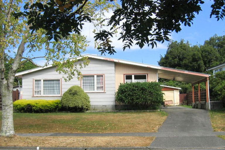 Photo of property in 32 Larchmont Grove, Totara Park, Upper Hutt, 5018
