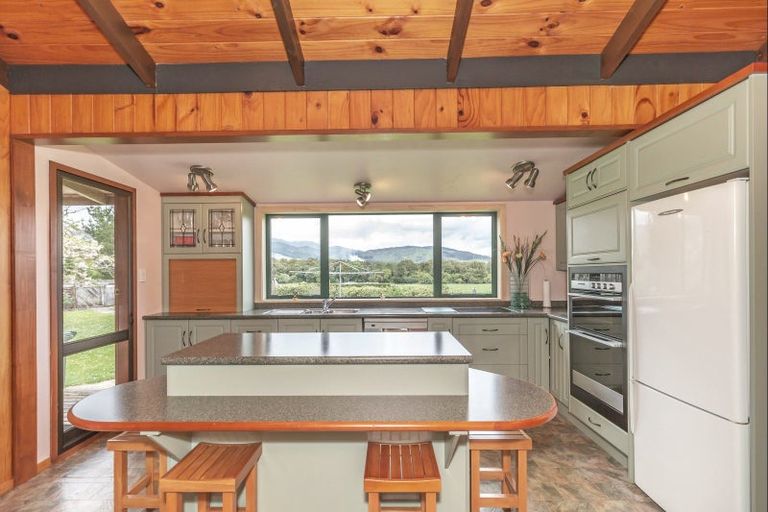 Photo of property in 382 Kimberley Road, Levin, 5571