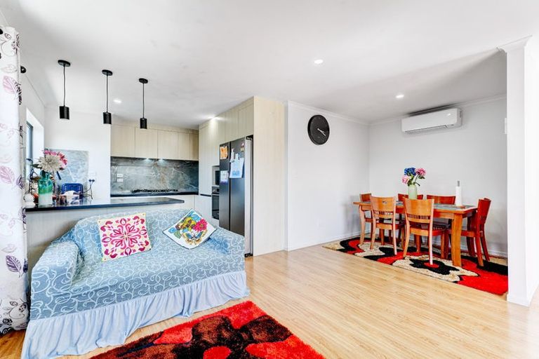 Photo of property in 74a Awaroa Road, Sunnyvale, Auckland, 0612