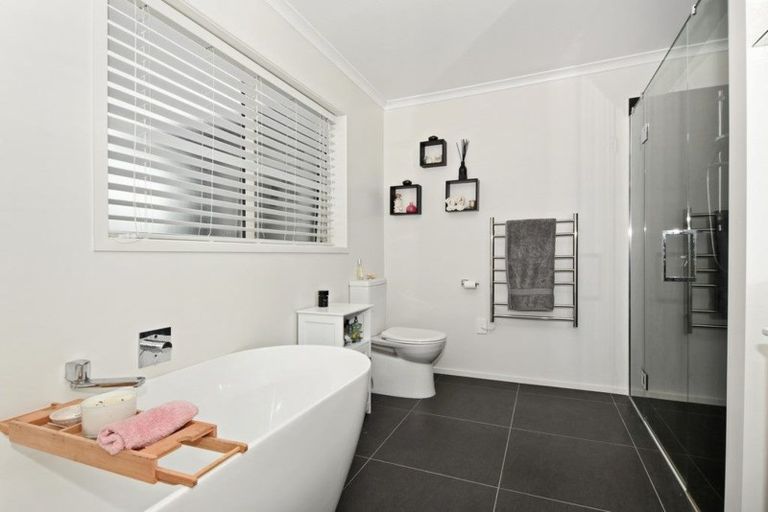 Photo of property in 10 Summerfield Way, Parahaki, Whangarei, 0112