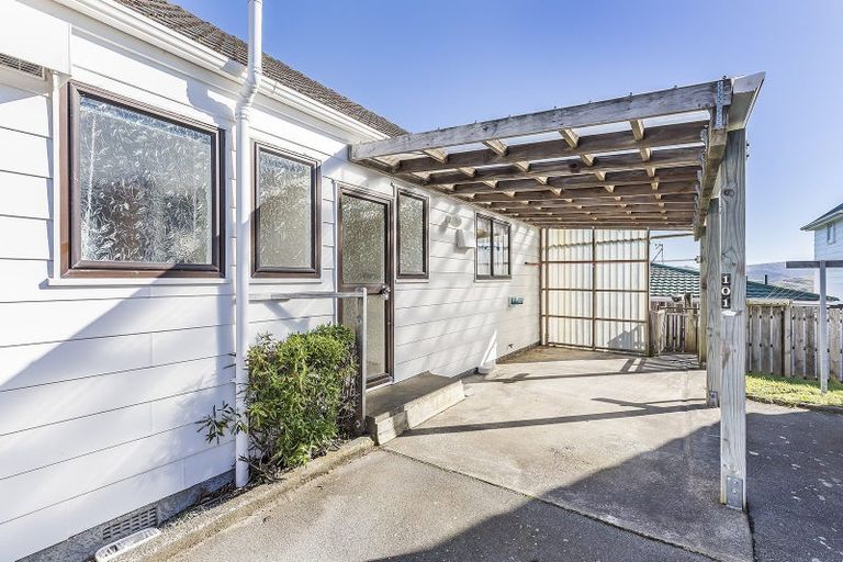 Photo of property in 101 Beazley Avenue, Paparangi, Wellington, 6037