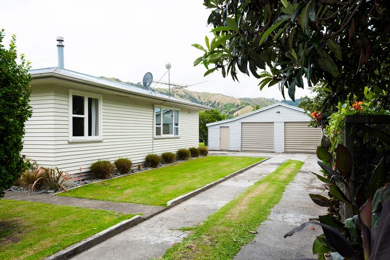 Photo of property in 35 Royd Road, Makauri, Gisborne, 4071