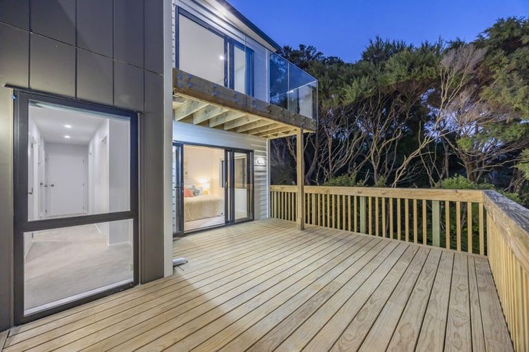 Photo of property in 254a Whangaparaoa Road, Red Beach, 0932