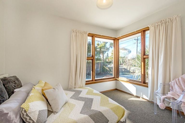 Photo of property in 33 Fovant Street, Russley, Christchurch, 8042