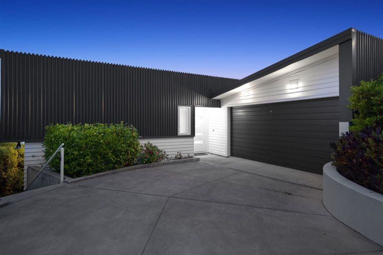Photo of property in 43 Saint Andrews Hill Road, Mount Pleasant, Christchurch, 8081