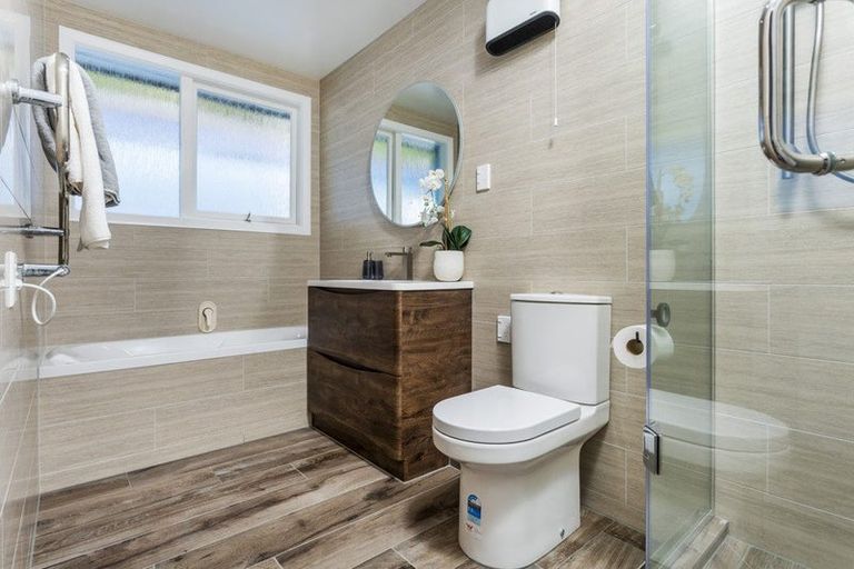 Photo of property in 39 Valley View Road, Glenfield, Auckland, 0629