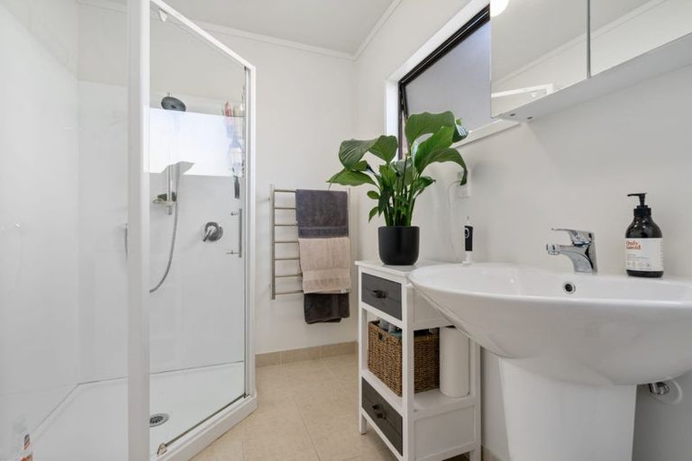 Photo of property in 1/37 View Road, Henderson, Auckland, 0612