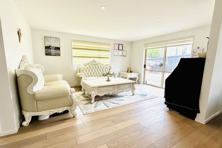 Photo of property in 8 Living Stream Road, Albany Heights, Auckland, 0632