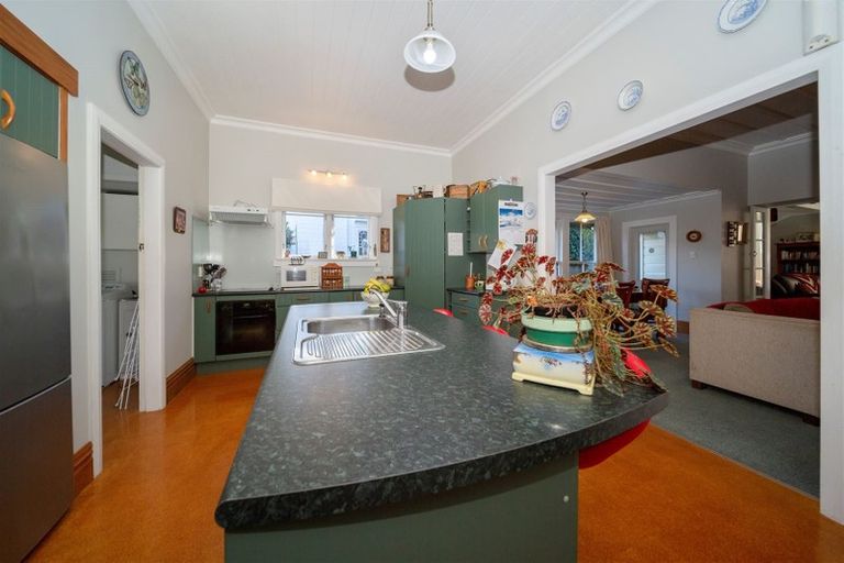 Photo of property in 237 South Road, Hawera, 4610