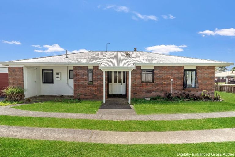 Photo of property in 70 Sandspit Road, Waiuku, 2123