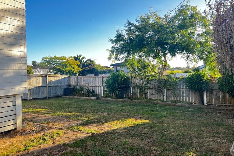 Photo of property in 10b De Quincey Terrace, Highland Park, Auckland, 2010