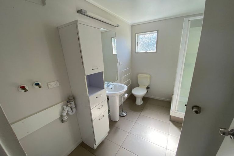 Photo of property in 14a Target Road, Totara Vale, Auckland, 0629