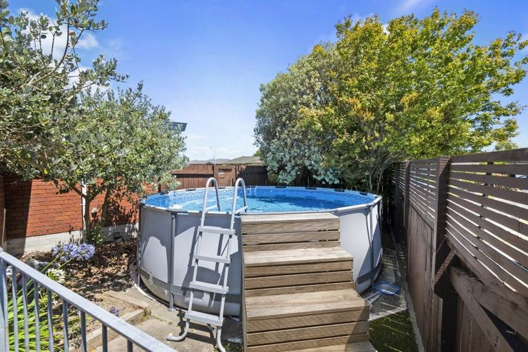 Photo of property in 8 Sunshine Place, Kelvin Grove, Palmerston North, 4414