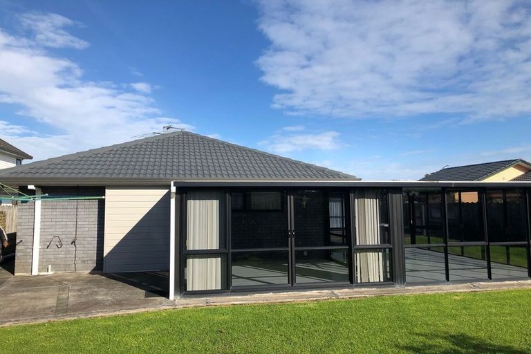 Photo of property in 57 Frank Nobilo Drive, Golflands, Auckland, 2013