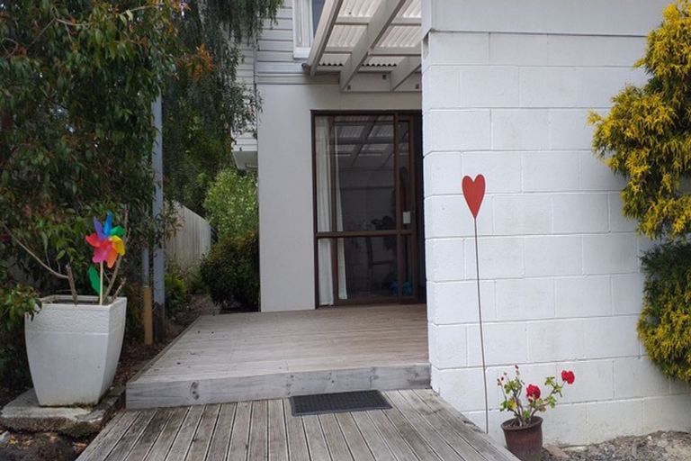 Photo of property in 7 Teviot Place, Totara Vale, Auckland, 0629