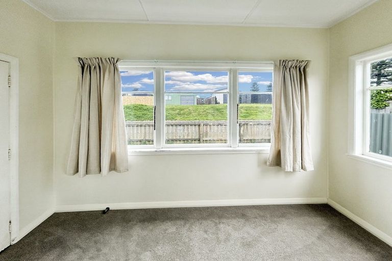 Photo of property in 5 Arawa Place, Castlecliff, Whanganui, 4501