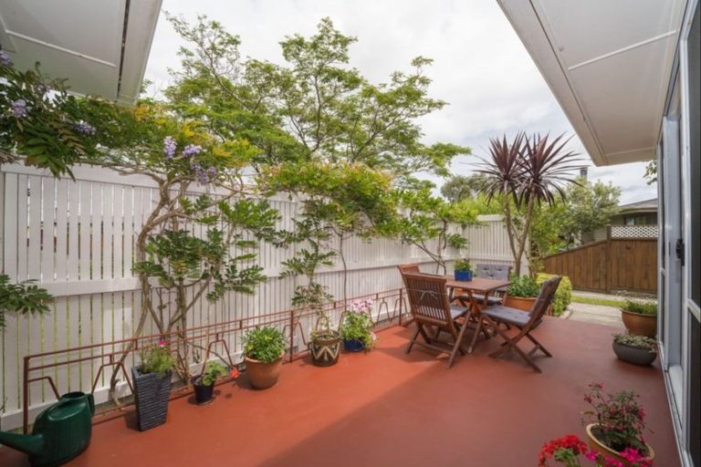 Photo of property in 42 Tararua Terrace, Cloverlea, Palmerston North, 4412