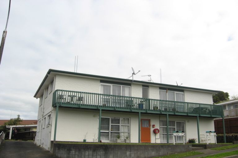 Photo of property in 3 Fairview Place, Westown, New Plymouth, 4310