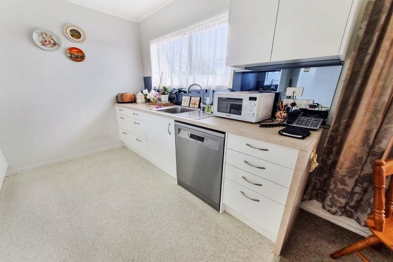 Photo of property in 4/15 Seabrook Avenue, New Lynn, Auckland, 0600
