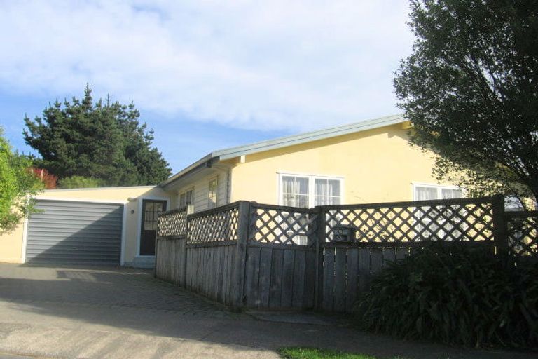 Photo of property in 9 Spruce Grove, Ranui, Porirua, 5024