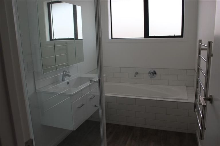 Photo of property in 4/31 Links Drive, Waiwhakaiho, New Plymouth, 4312